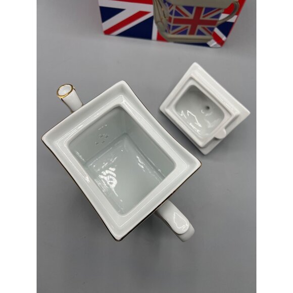 Union Jack Ceramic Teapot With Gold Accents & Original Box Holds 2 Cups - Picture 2 of 14